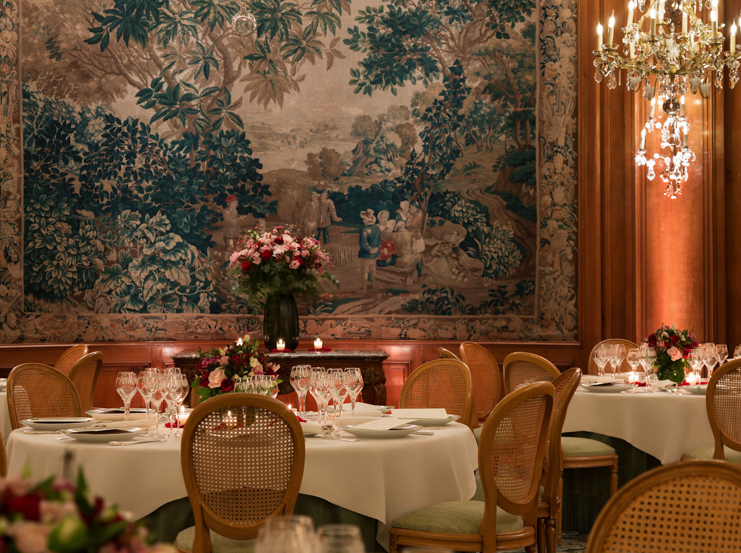 LBP - Salon Castellane - Style tables rondes