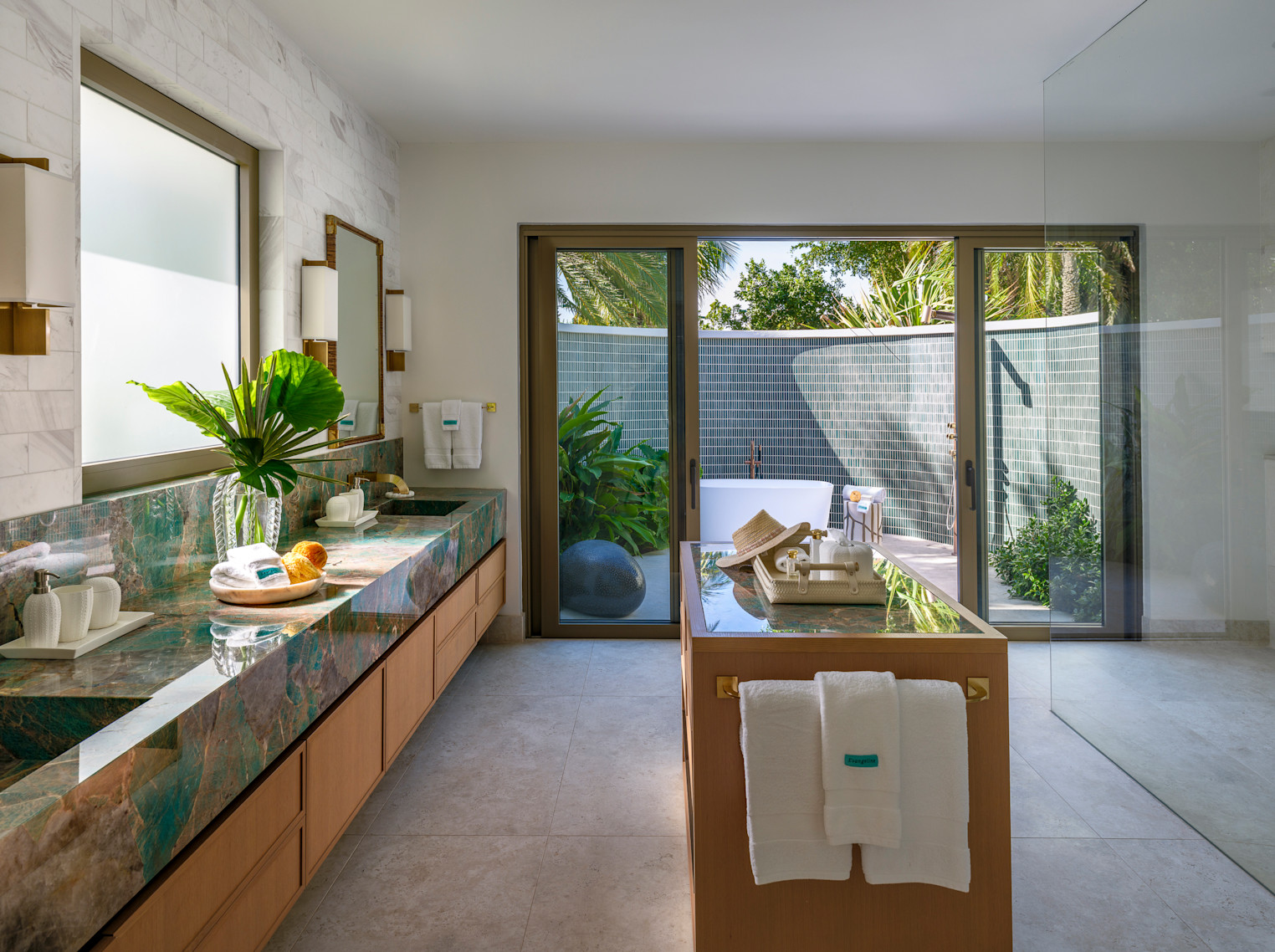 StudioIDC Evangaline-3056--E412--E418