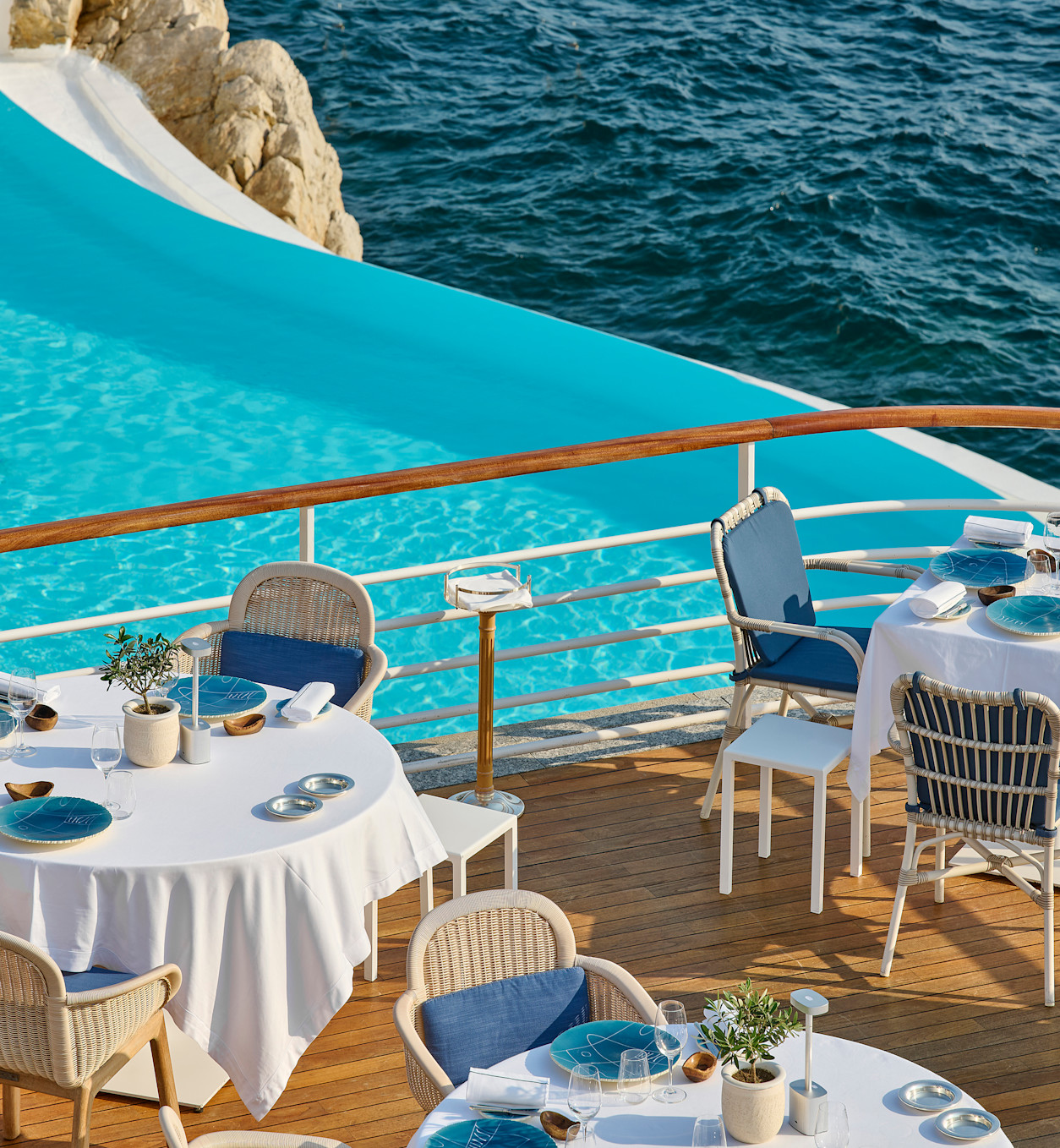 HDC - Louroc focus table terrace
