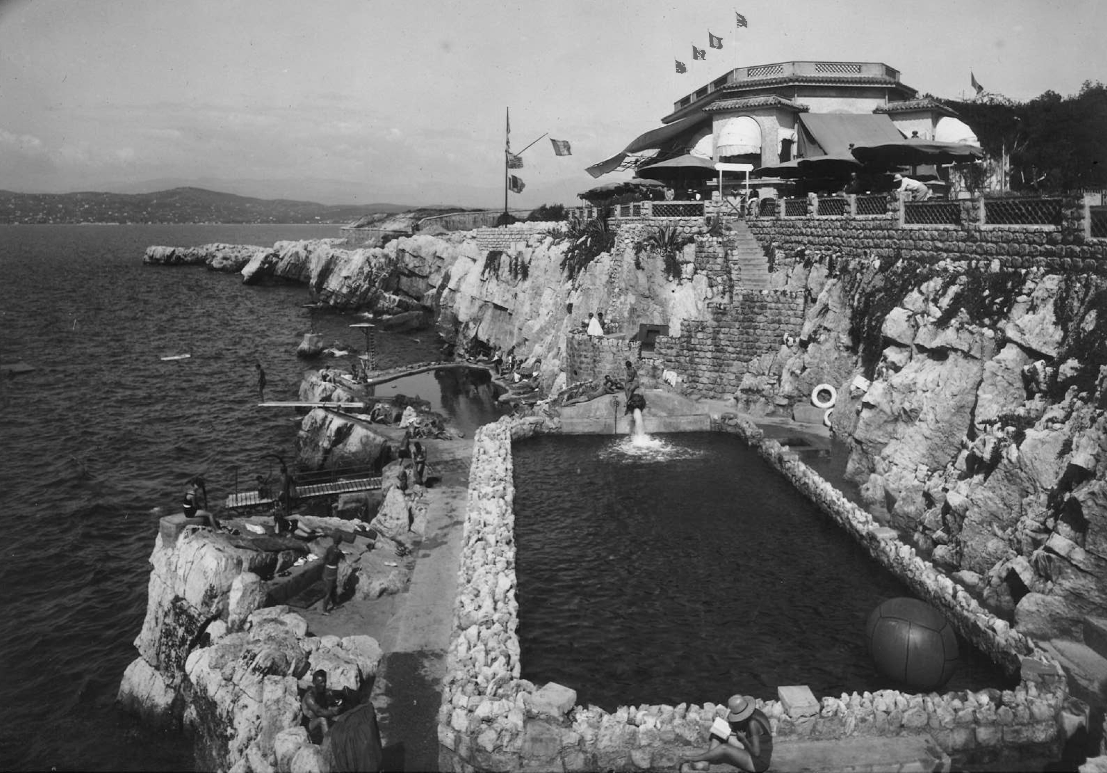 Saltwater Infinity Pool in Côte d'Azur | 5 Star Hotel du Cap-Eden