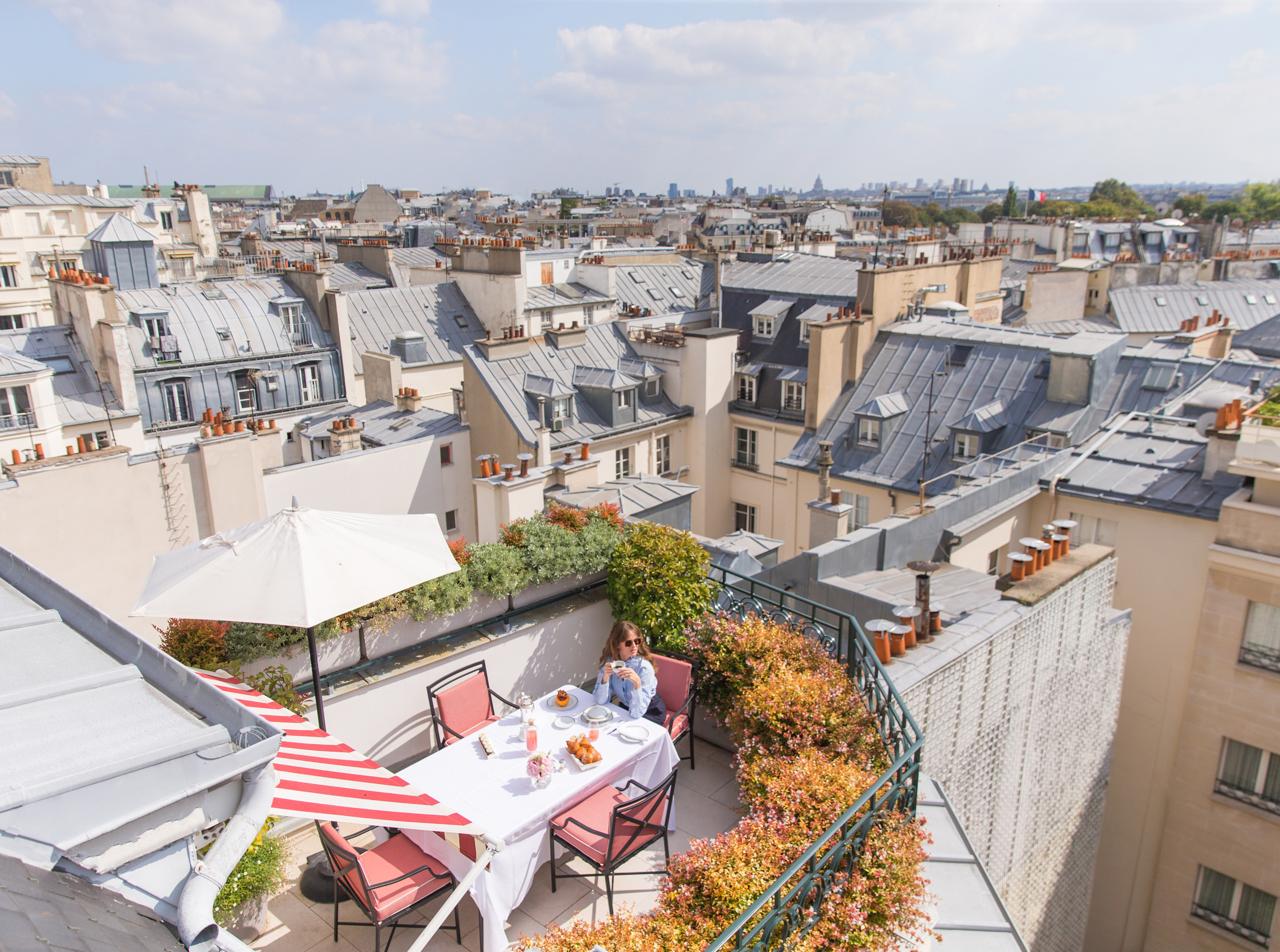 Le Bristol Paris - Petit déjeuner sur le balcon - Romain Réglade VUDwB