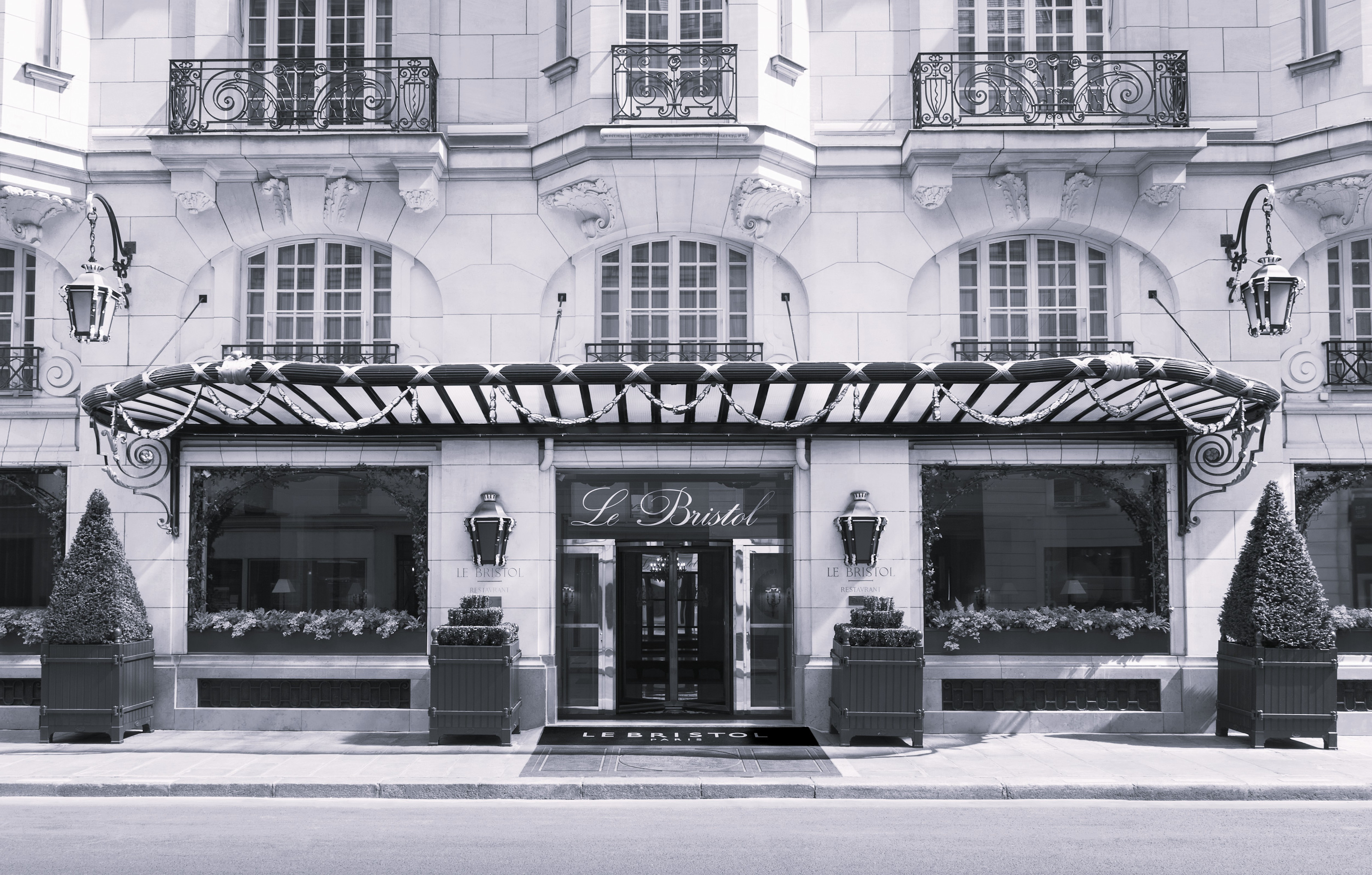 Le Bristol Paris - Façade hotel - © Claire Cocano