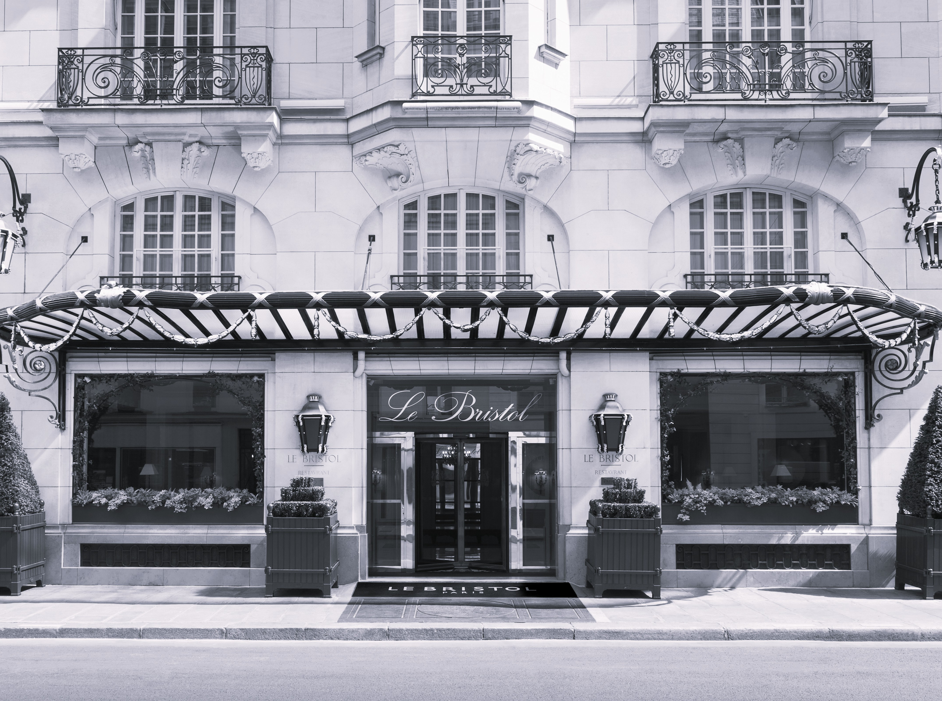 Le Bristol Paris - Façade hotel - © Claire Cocano