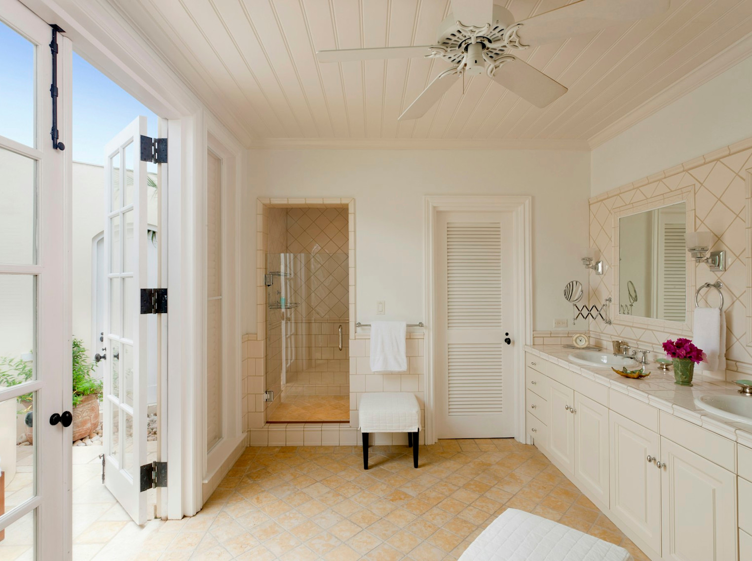 JBI - Room XOLE - Image 13