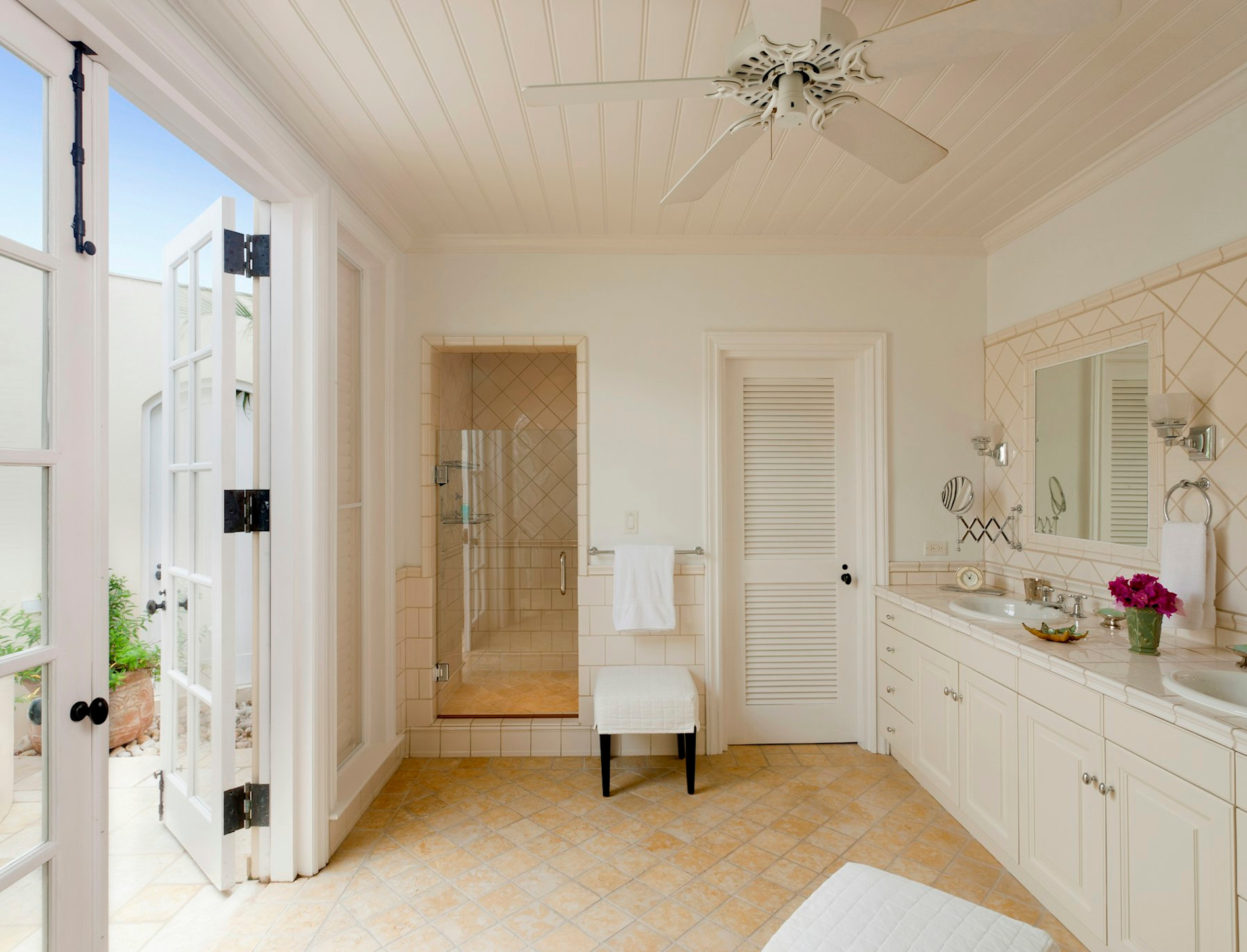 JBI - Room XOLE - Image 13