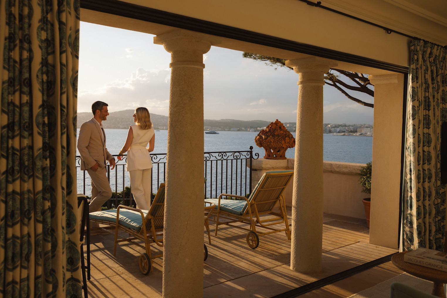 HDC - Villa La Guettière couple terrace