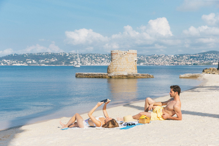 HDC - Couple at the Beach