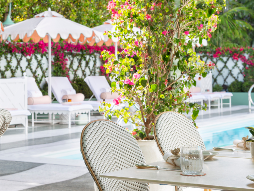 VIN - Offer - Poolside Summer Escape