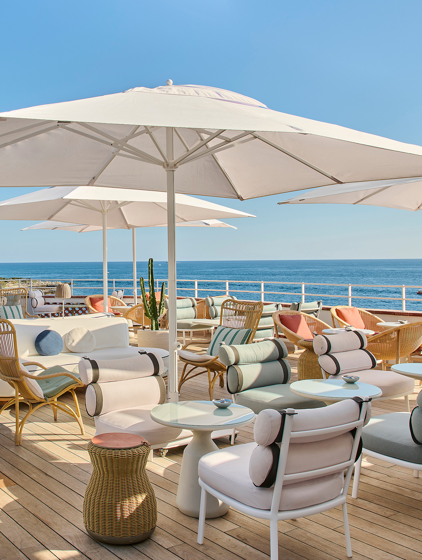 HDC - Eden-Roc Lounge cut