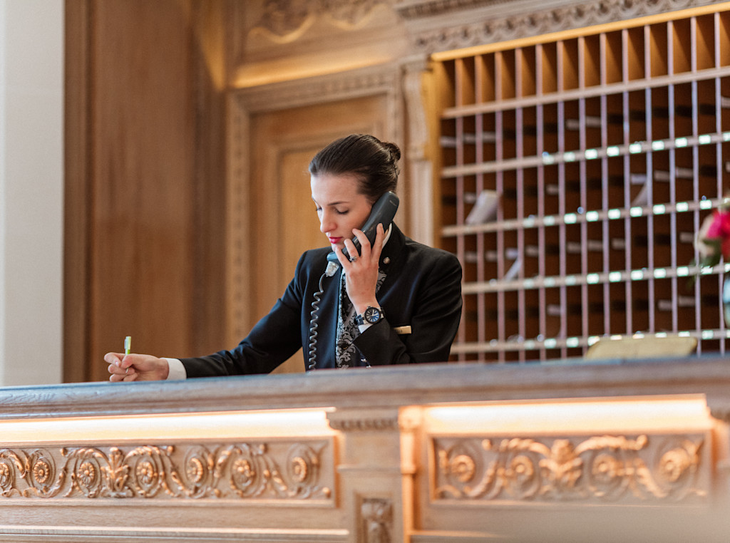 Le Bristol Paris Concierge 1 qqp4c