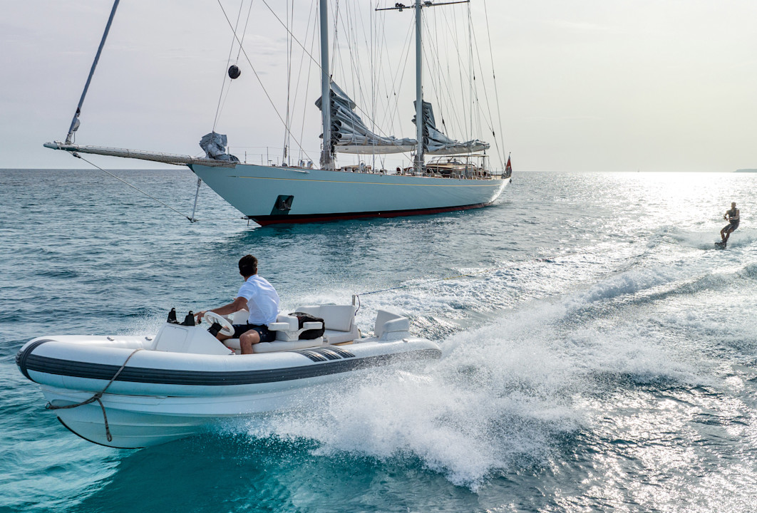 yacht-windrose-of-amsterdam-062023-toys-05