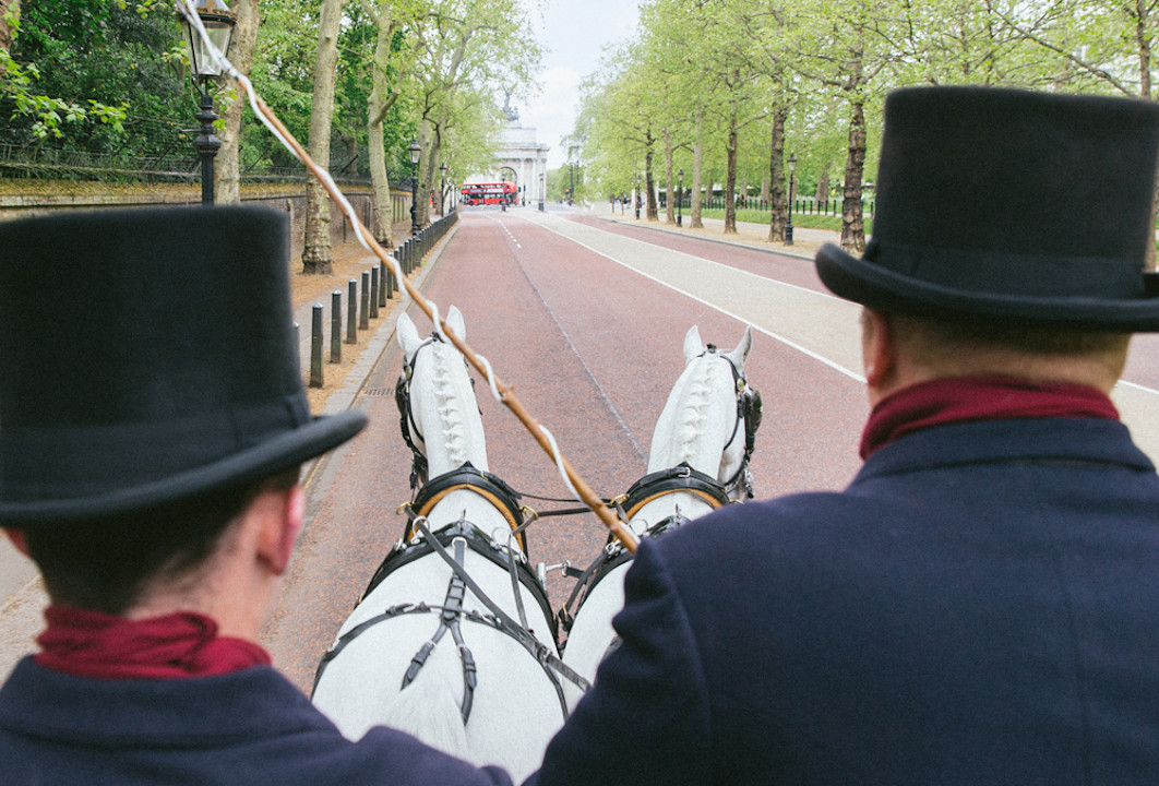 LAN - Horse and Carriage