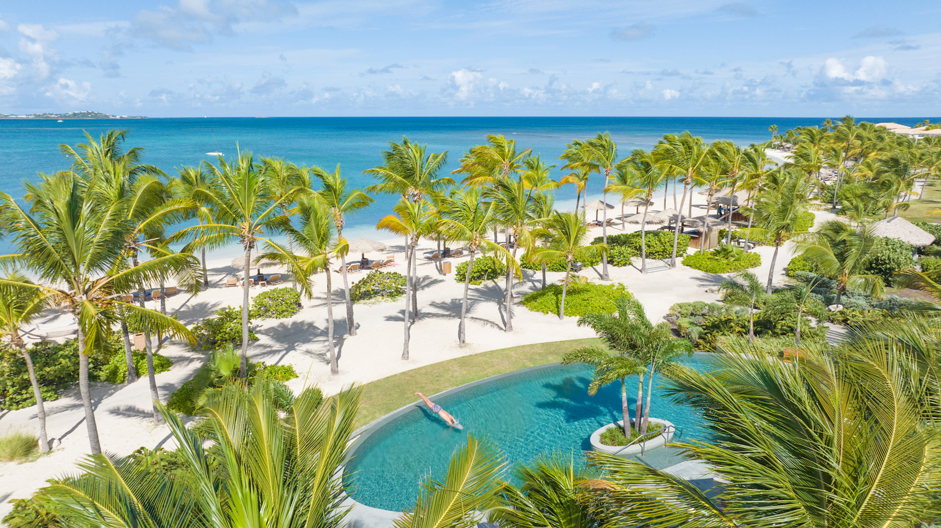 JBI - Pool & beach - view