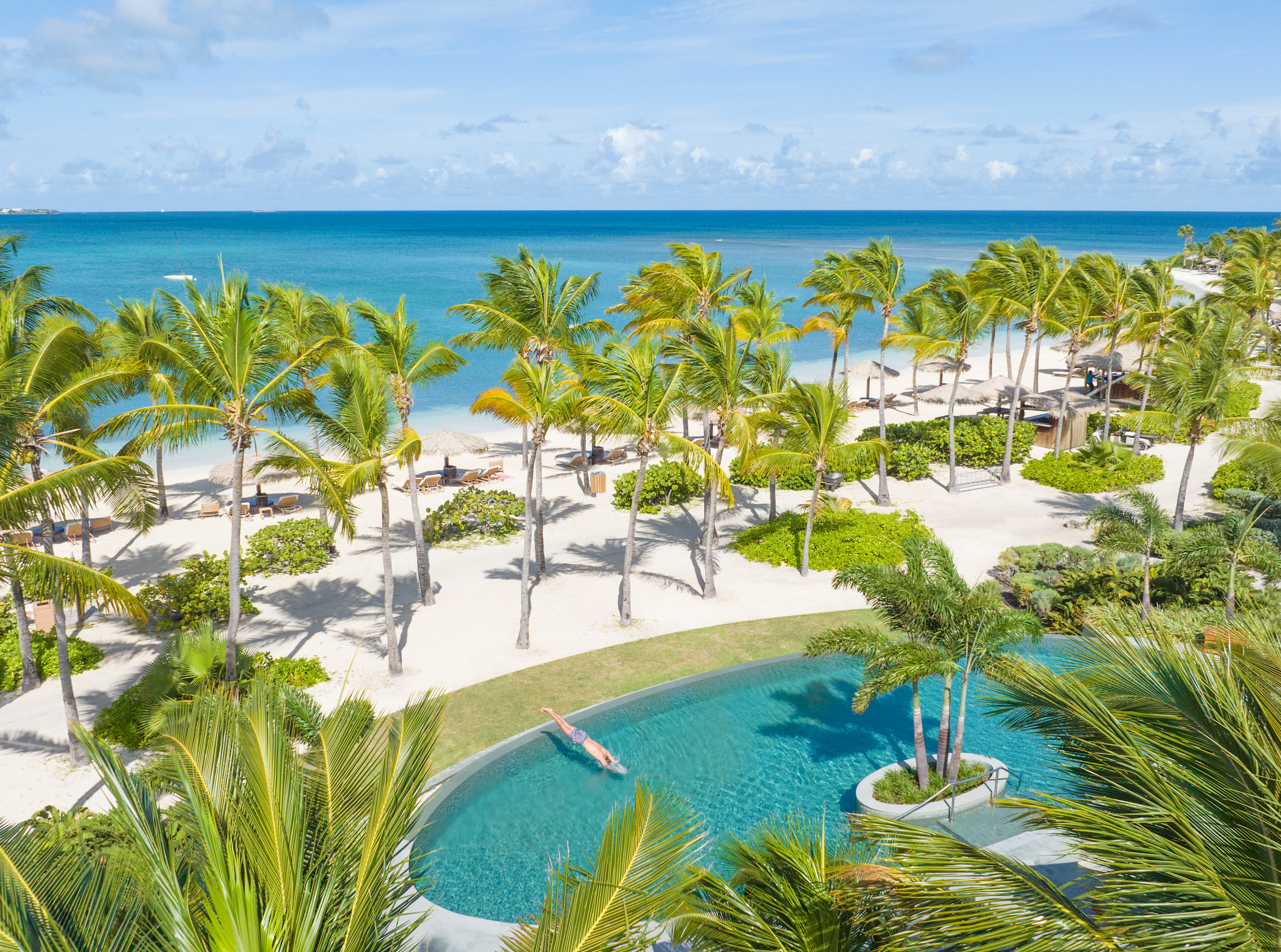 JBI - Pool & beach - view