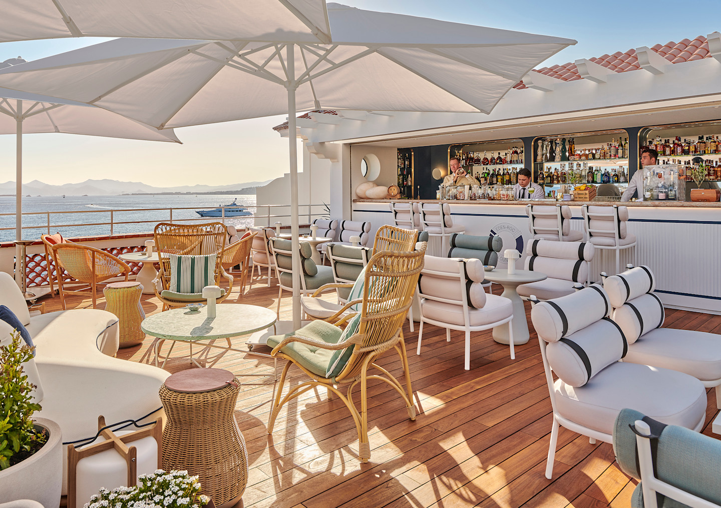 HDC - Eden-Roc Lounge cut sunset