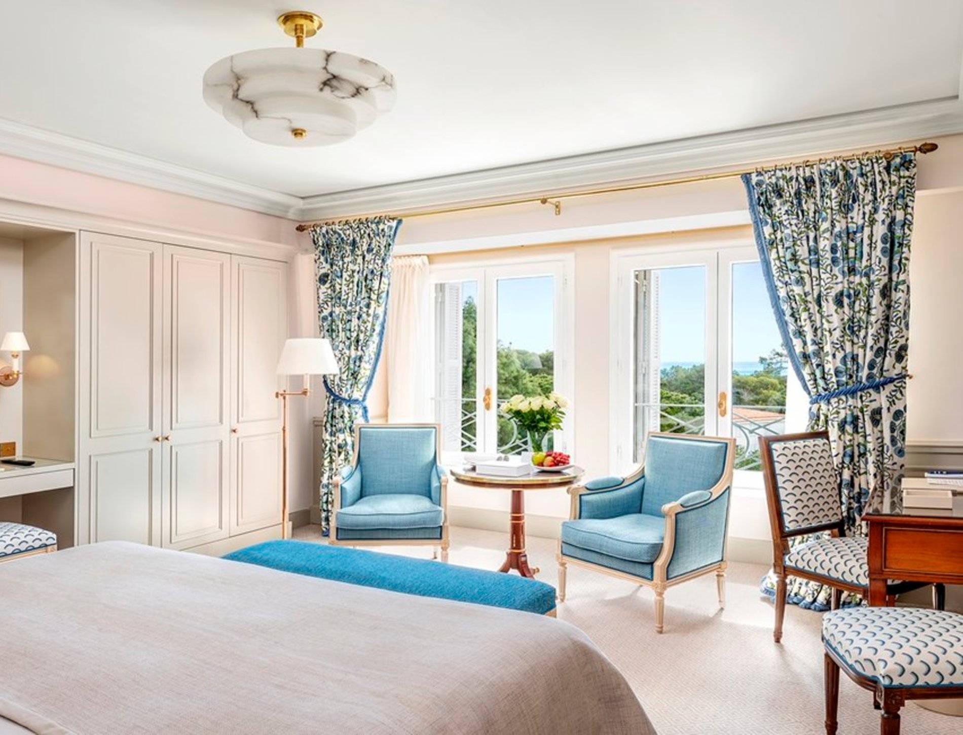 HDC - Superior Room Living-room & Room