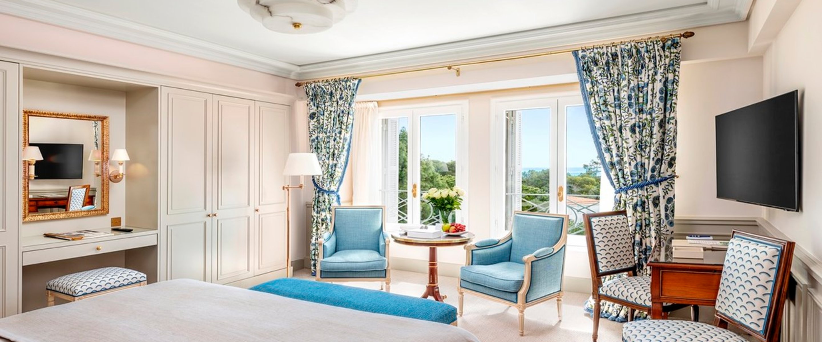 HDC - Superior Room Living-room & Room