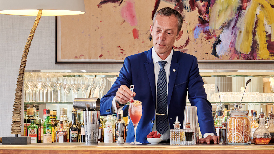 HDC - Bellini Bar Head Barman