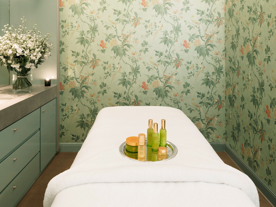 Le Bristol Paris-Tata Harper Spa Room-2 Igngv