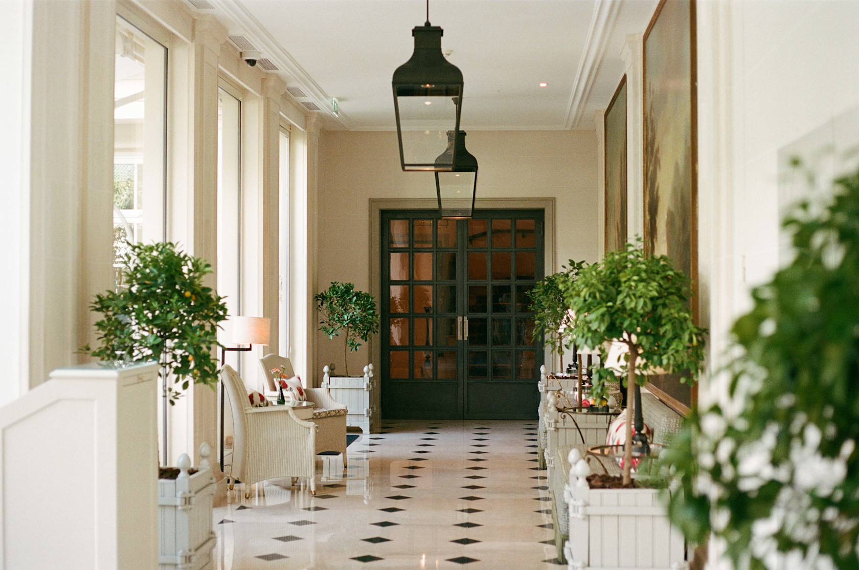 Le Bristol Paris - Colonnade- © Yufei Wang G9Htg