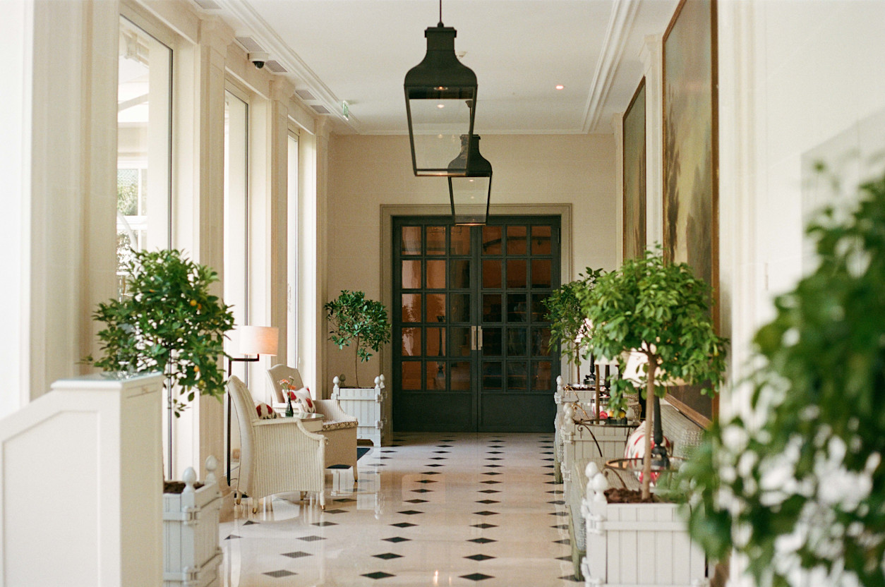 Le Bristol Paris - Colonnade- © Yufei Wang G9Htg