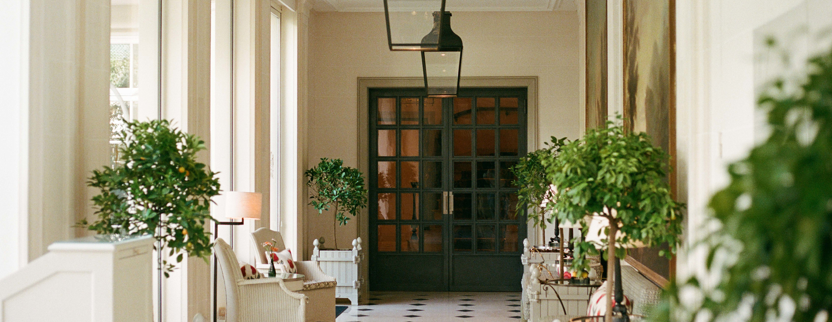 Le Bristol Paris - Colonnade- © Yufei Wang G9Htg