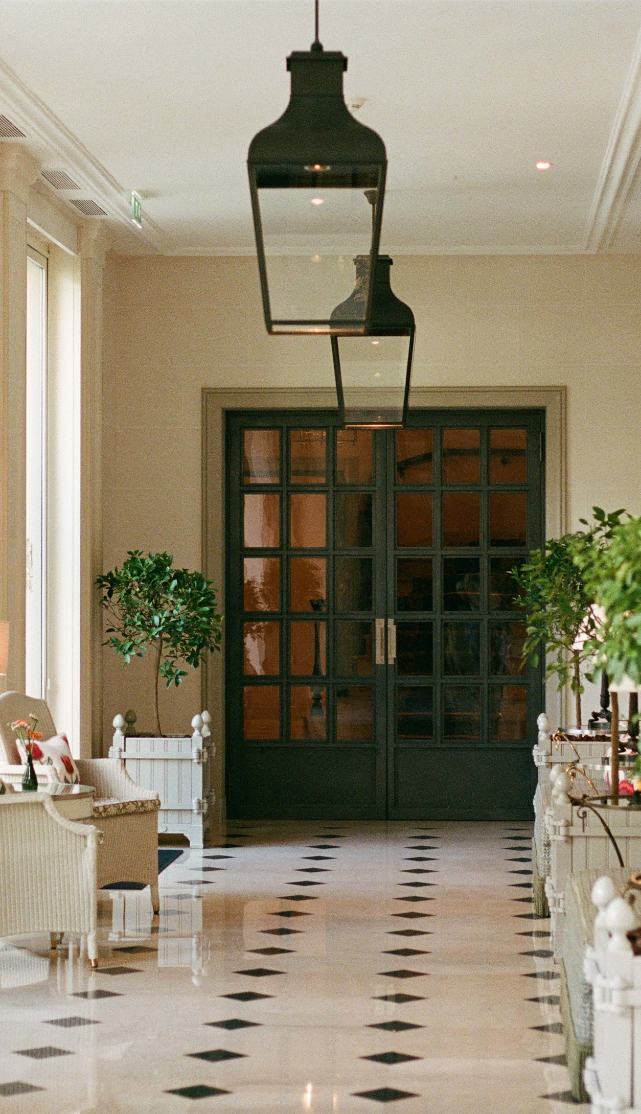 Le Bristol Paris - Colonnade- © Yufei Wang G9Htg