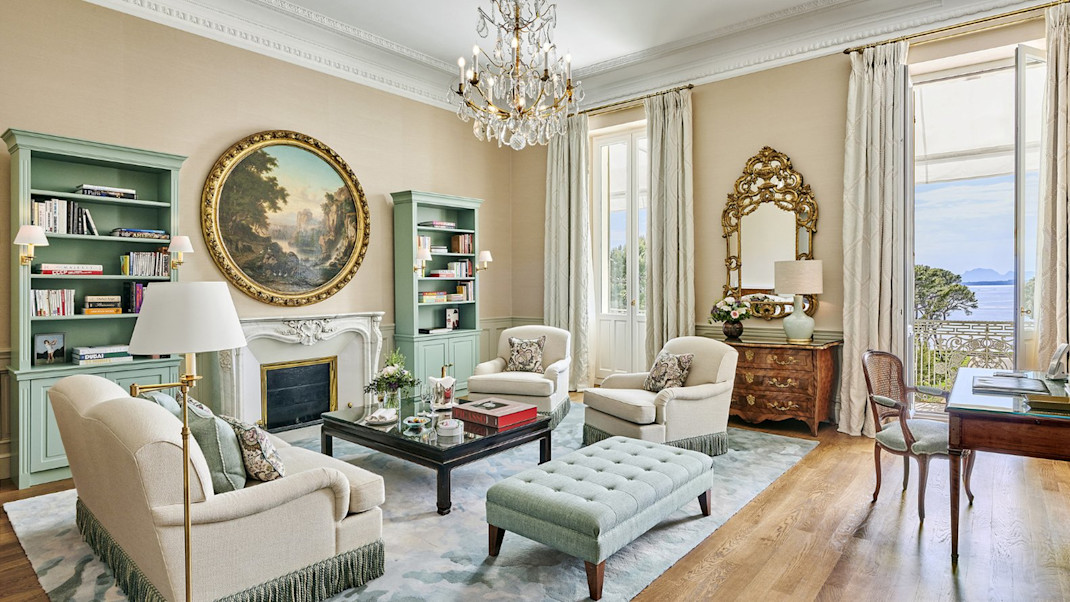 HDC - Deluxe one bedroom suite Living-room