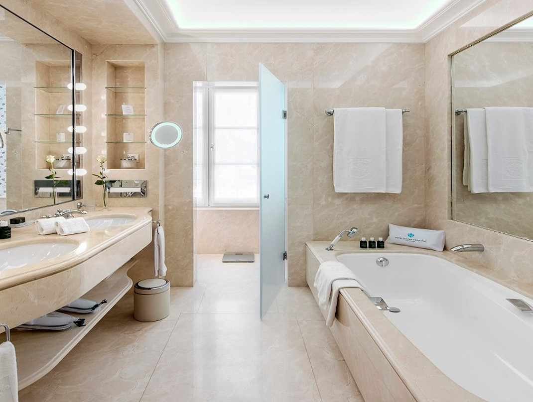 HDC - Tradition Room Two Fountains Bathroom