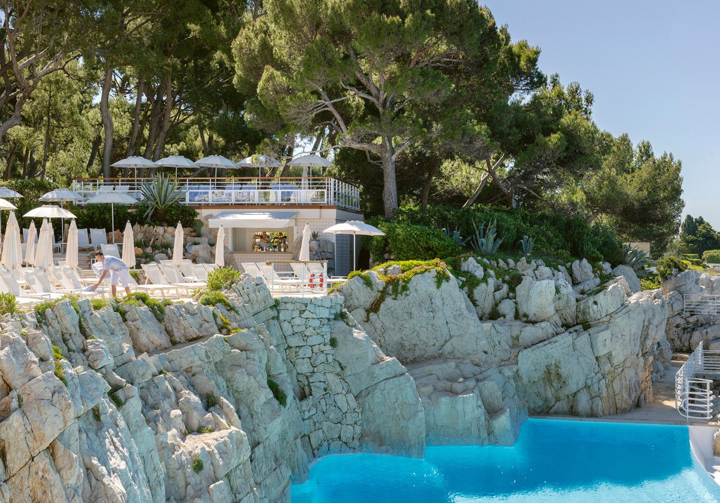 HDC - Pool Bar sea & pool view cut