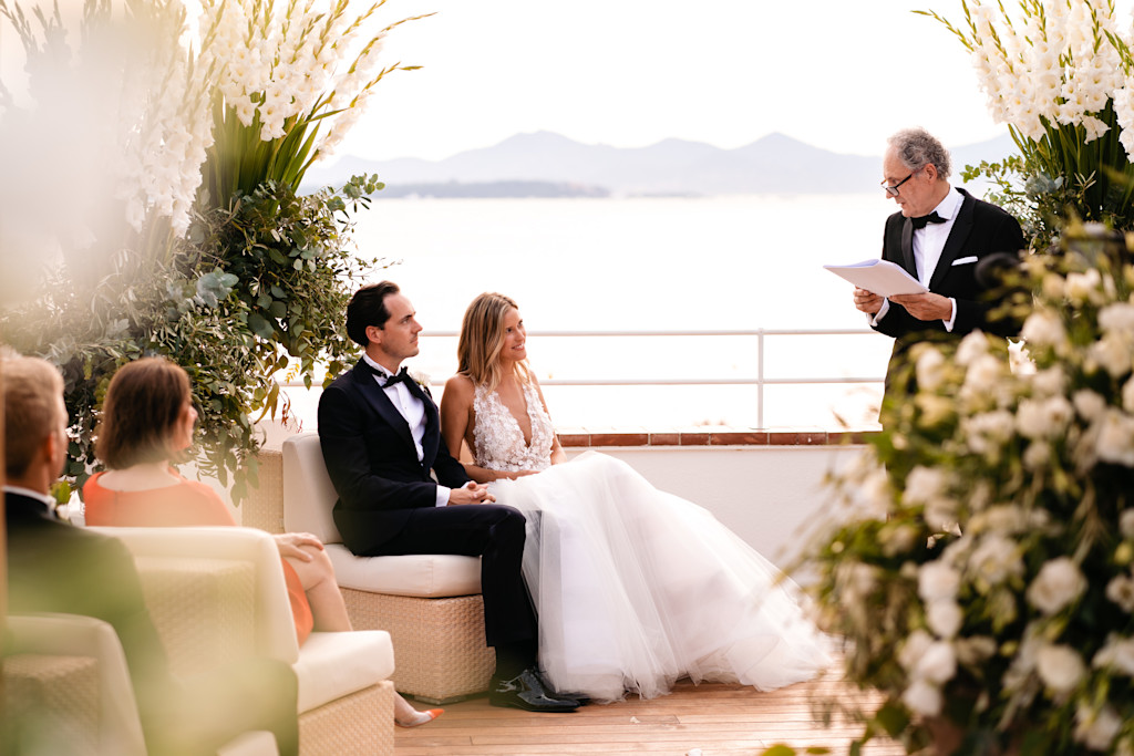 HDC - Wedding ceremony at the Eden-Roc Lounge