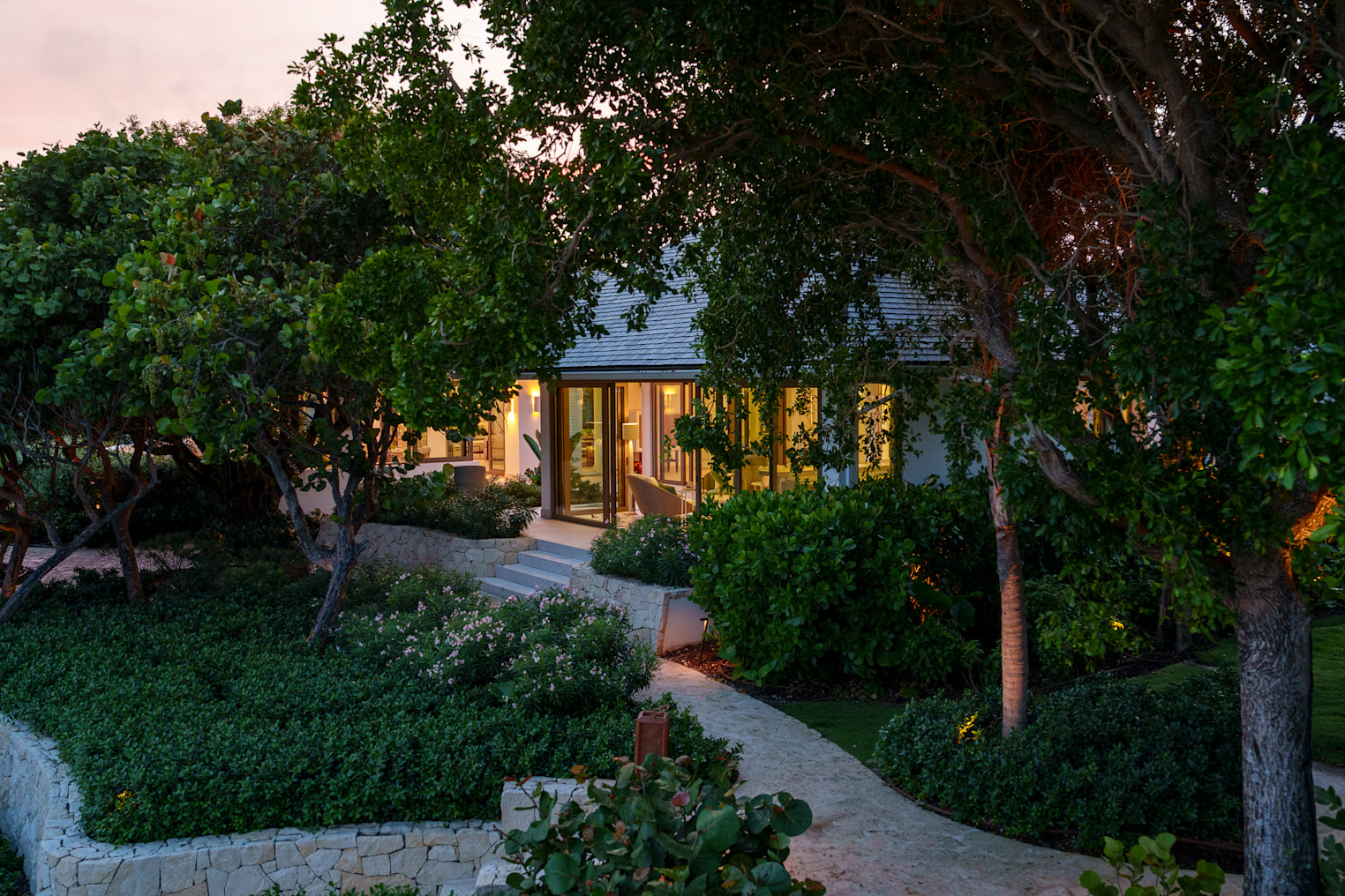 StudioIDC Evangaline-1128--E316