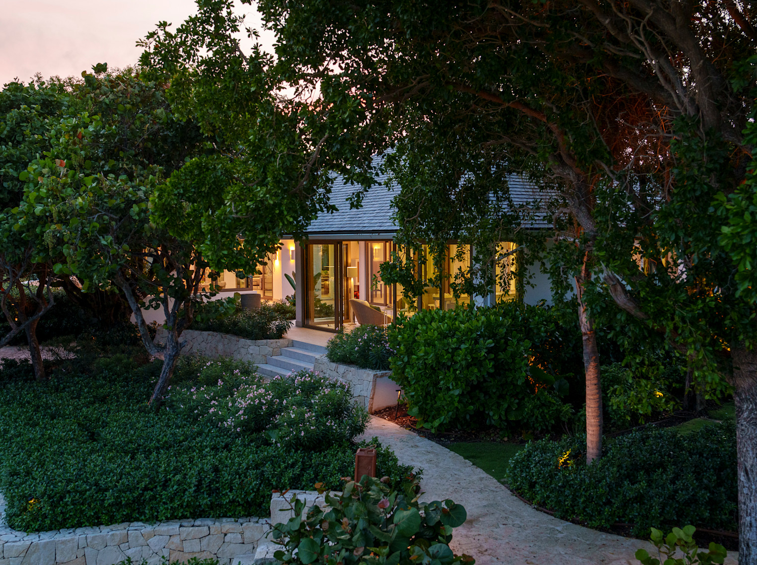 StudioIDC Evangaline-1128--E316