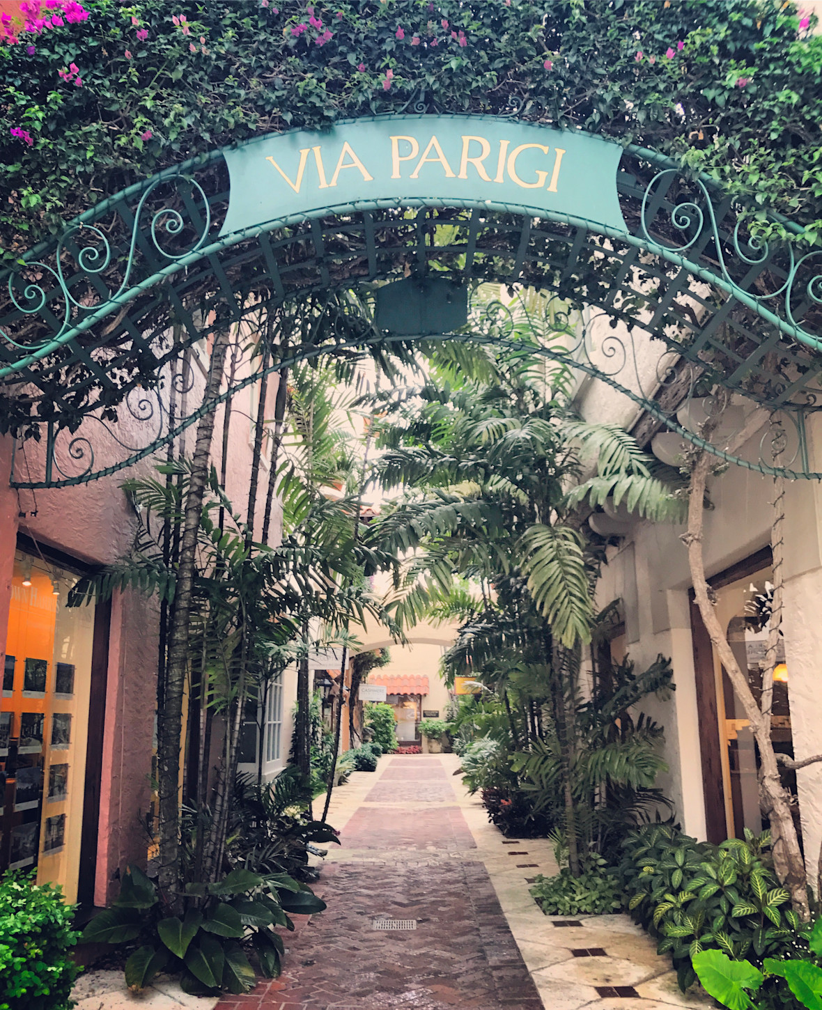 Worh Avenue little street