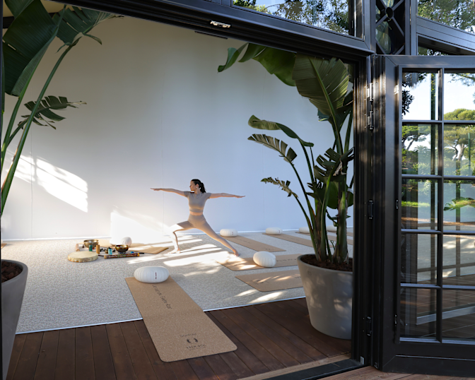 HDC - Activities yoga glasswall