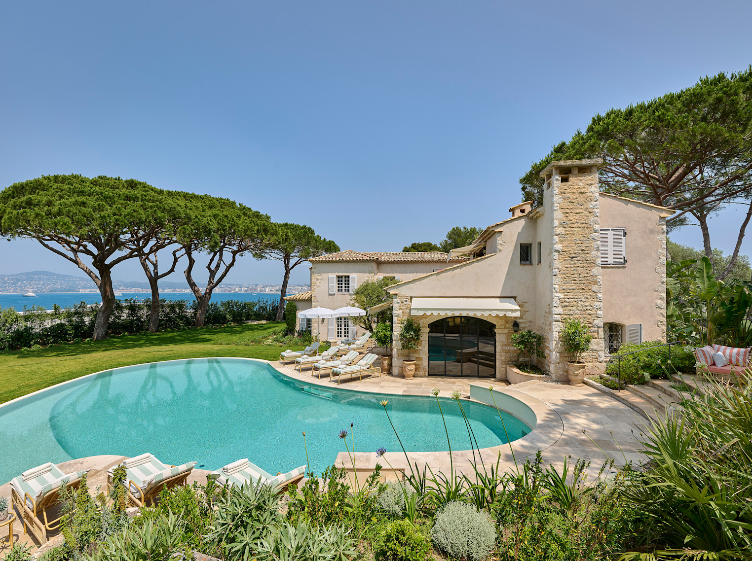 HDC - Villa La Guettière Front