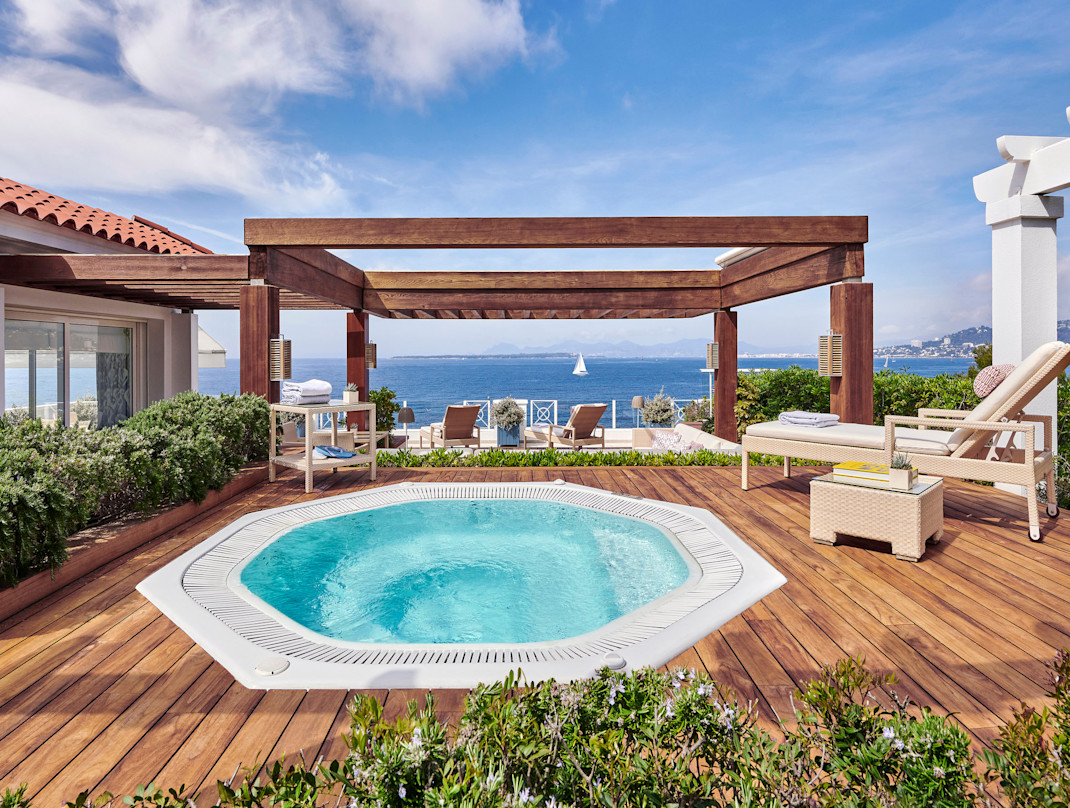 HDC - Eden-Roc Suite Hot tub