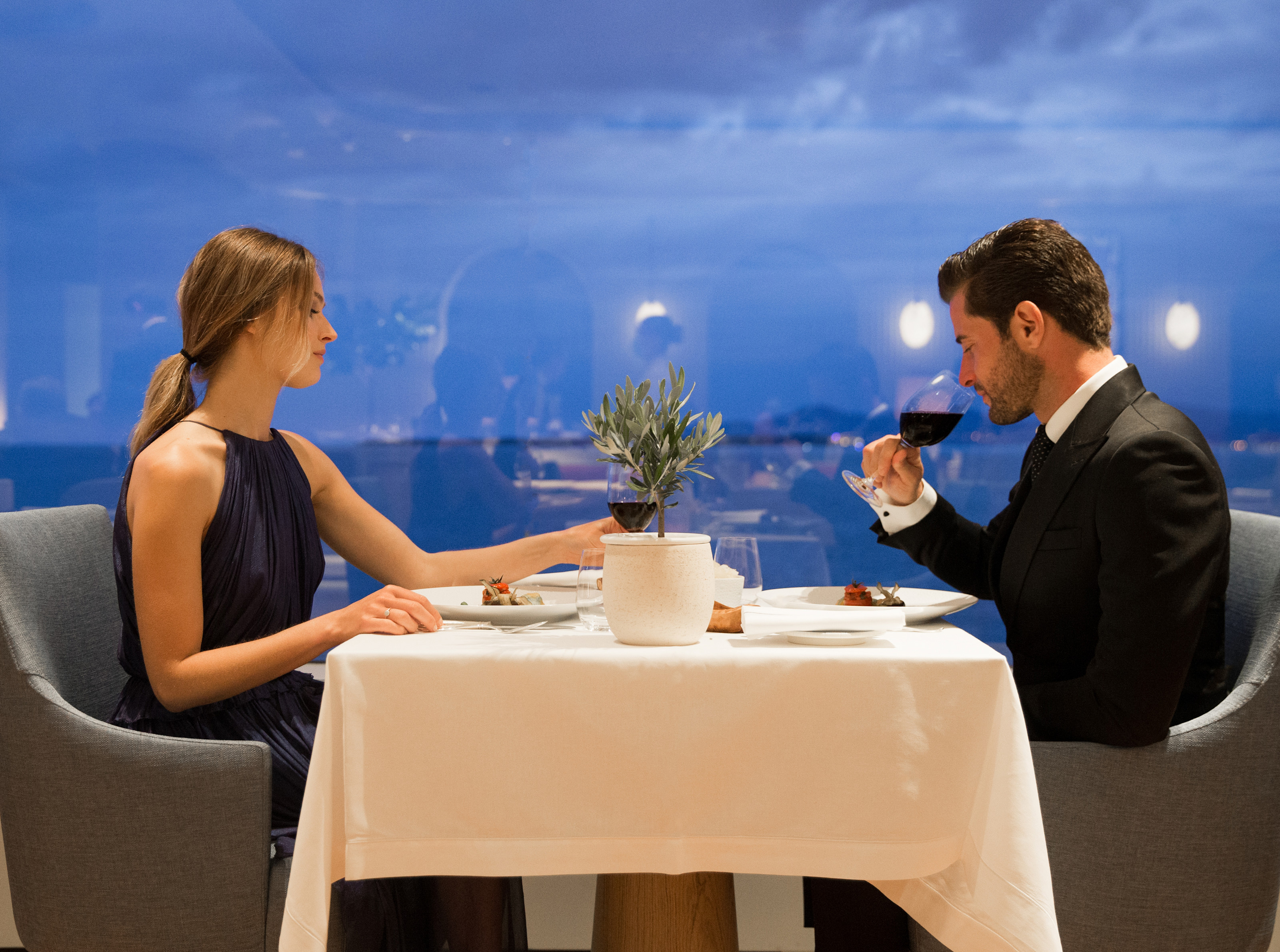 HDC - Louroc dinner lifestyle