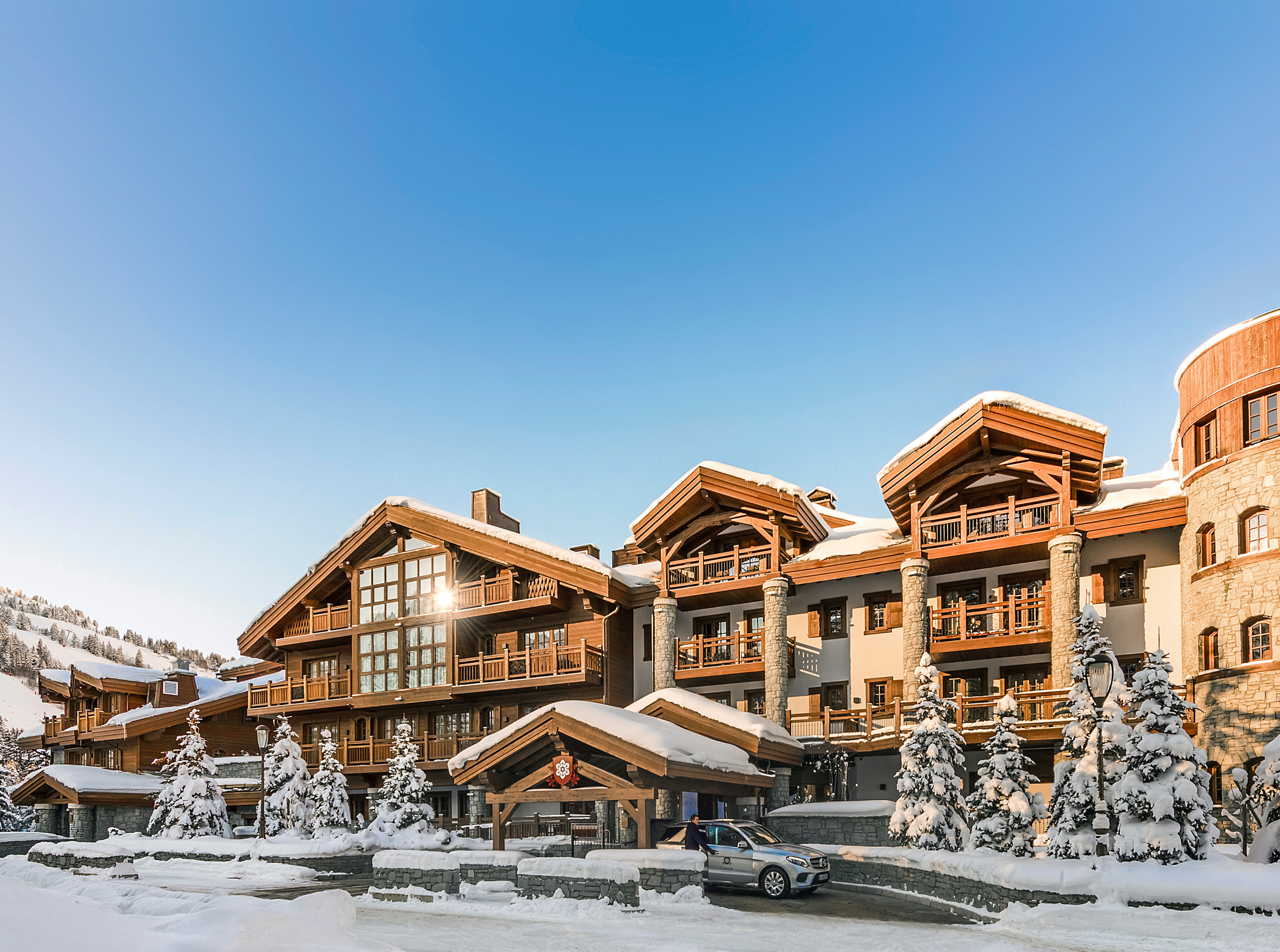 APG - Hotel front day