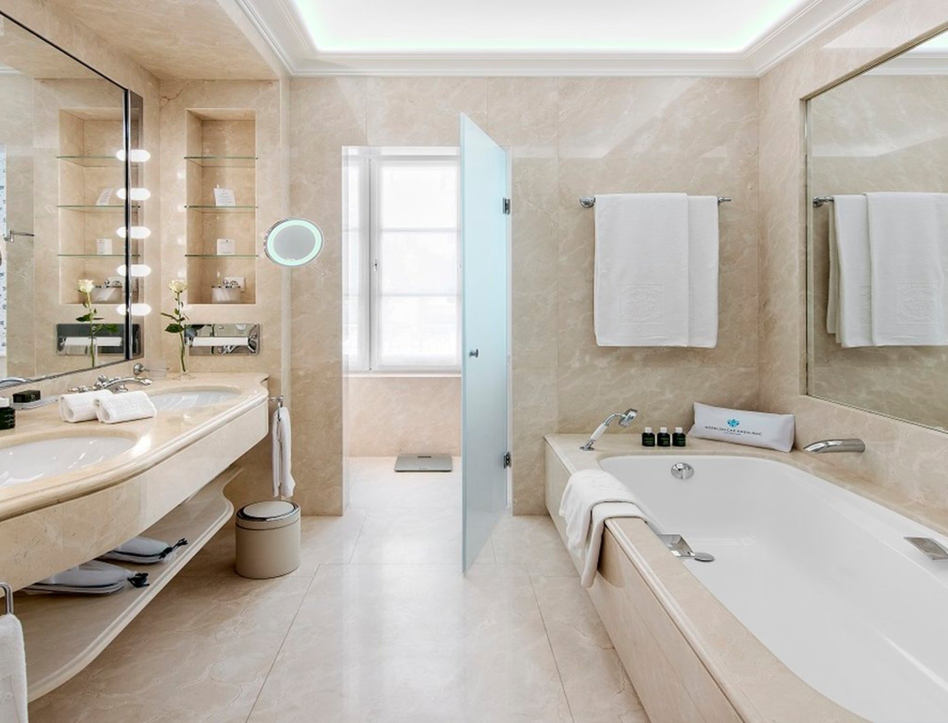 HDC - Tradition Room Two Fountains Bathroom