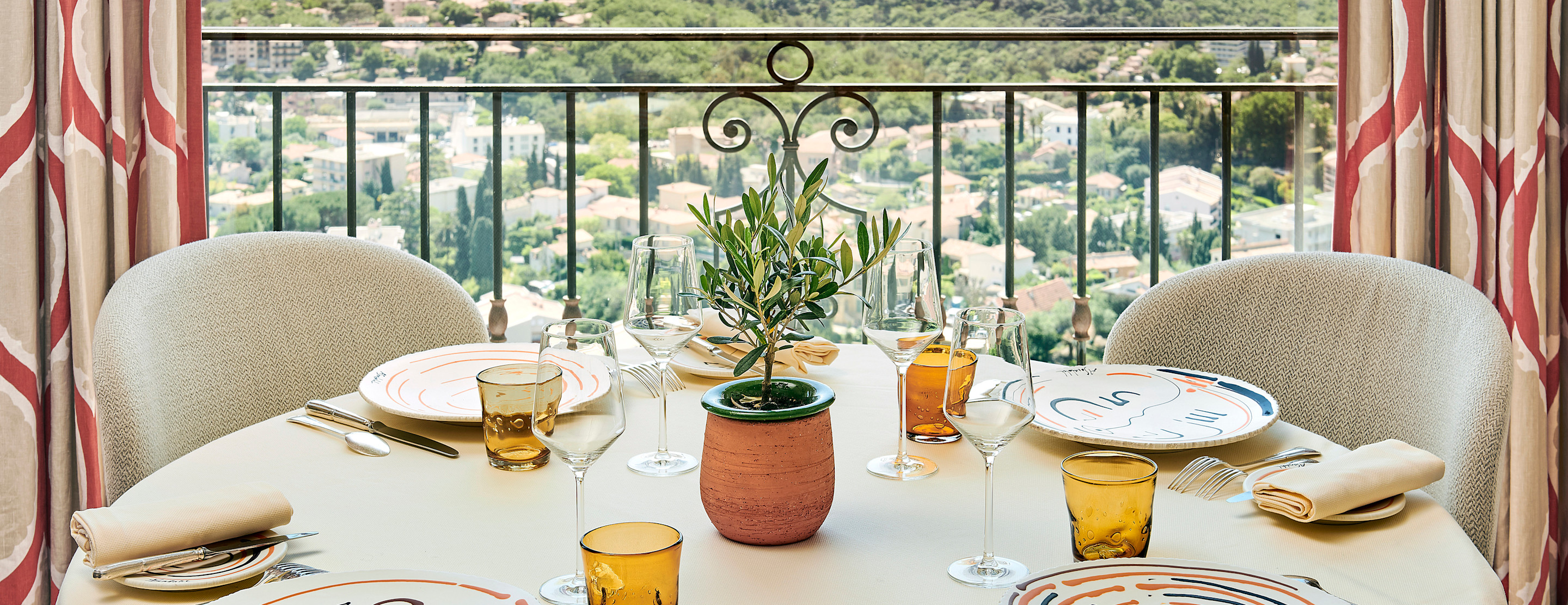 CSM - Table au Saint-Martin avec vue