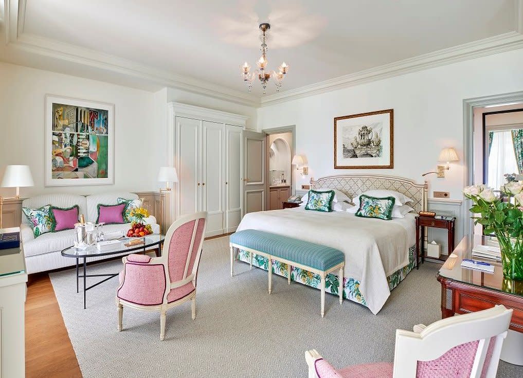 HDC - Deluxe Junior Suite Room