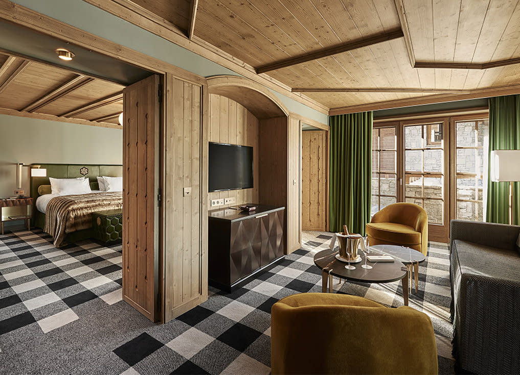 APG - Prestige Suite living room & suite