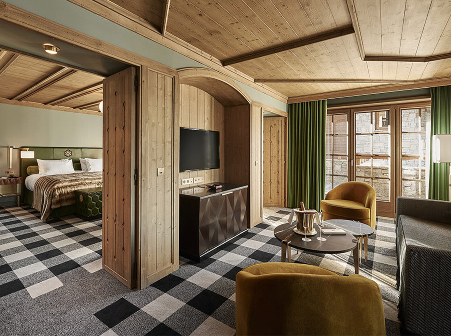 APG - Prestige Suite living room & suite