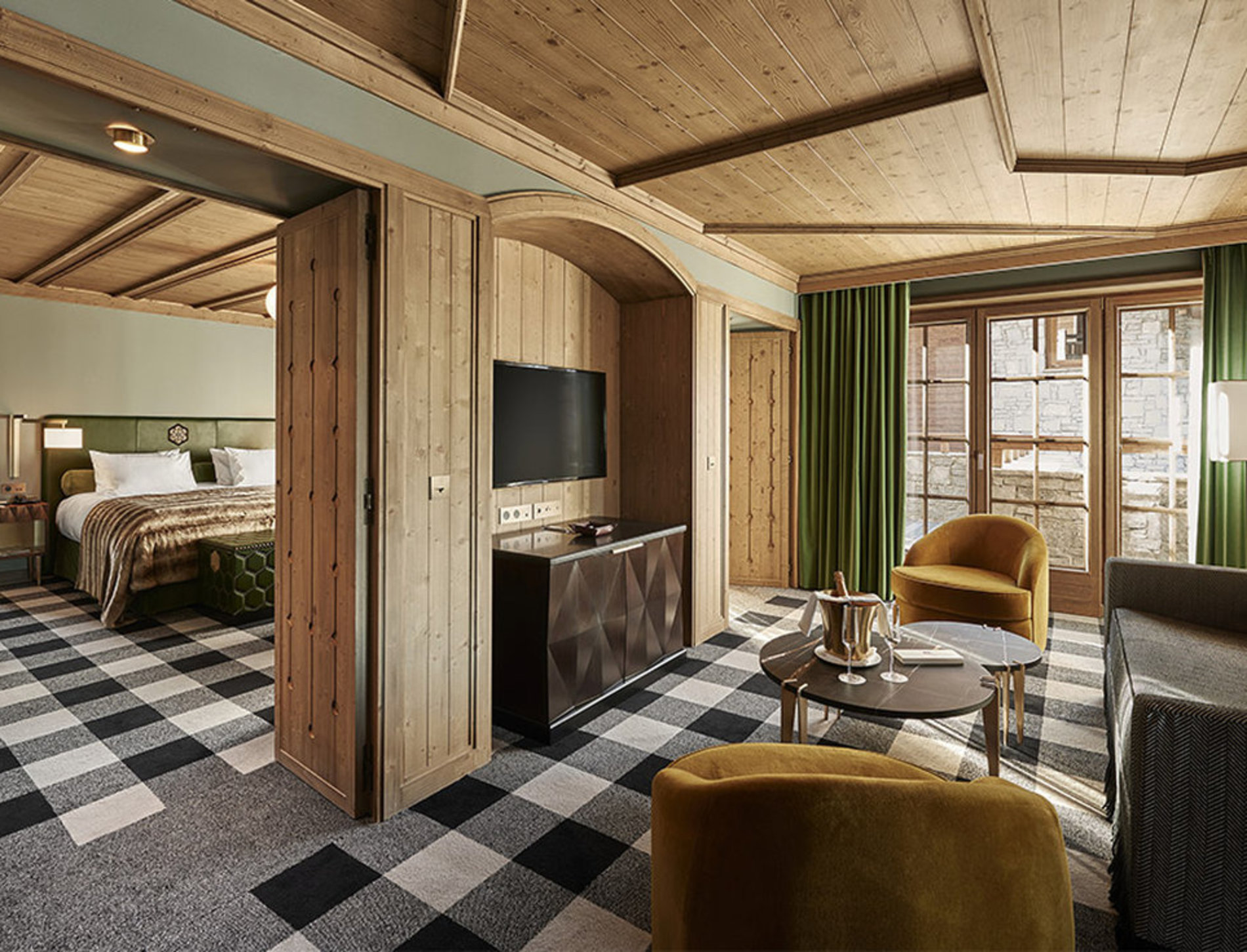 APG - Prestige Suite living room & suite