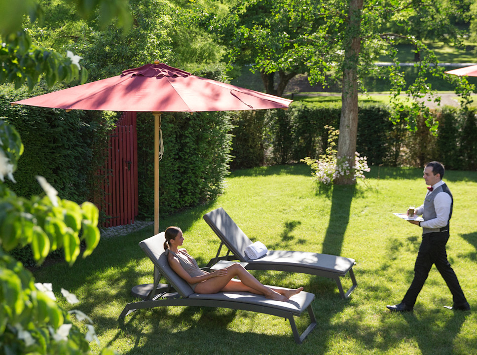 Brenners-Park-Hotel-Spa-Sunbathing-Lawn©Romain Reglade