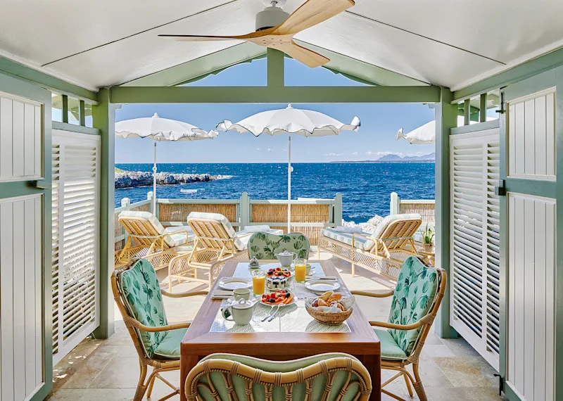 Breakfast in a cabana above the sea