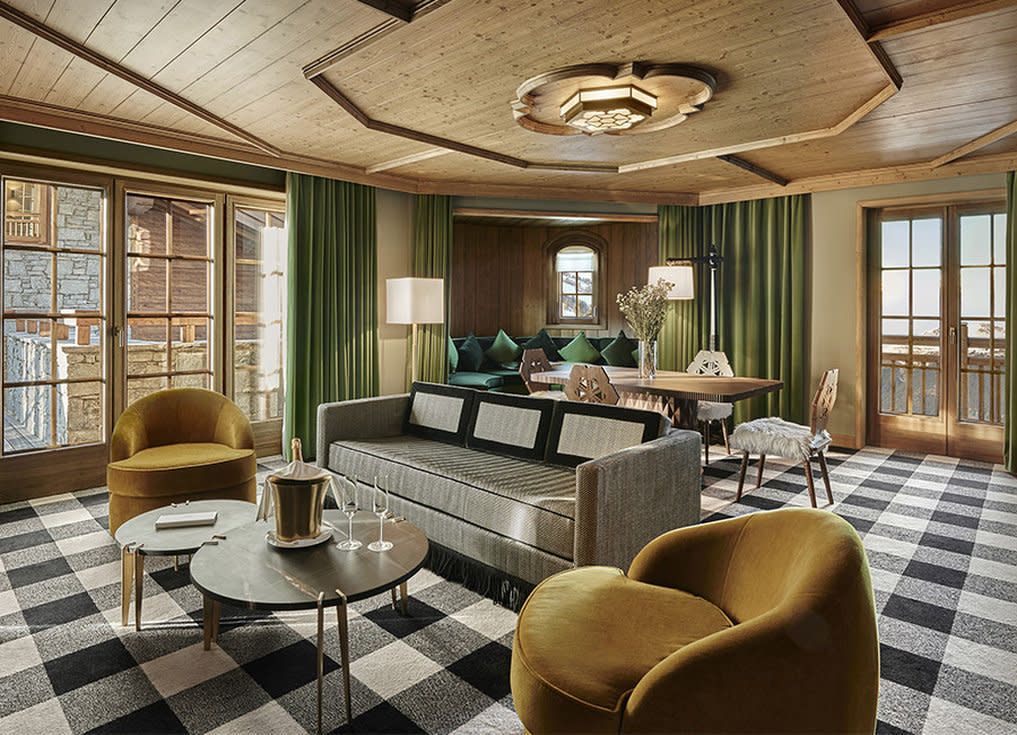 APG - Prestige Suite living room