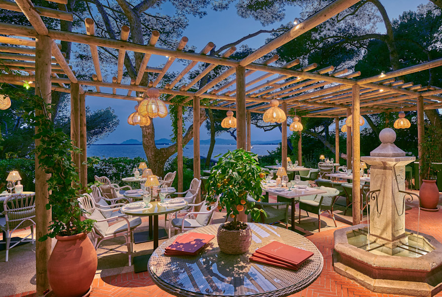 HDC - Giovanni's by night