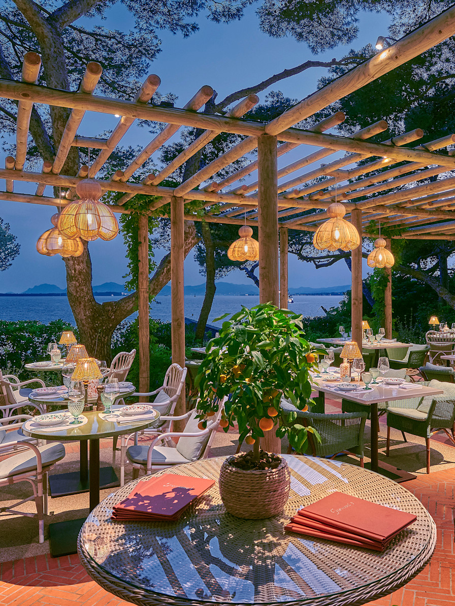 HDC - Giovanni's by night